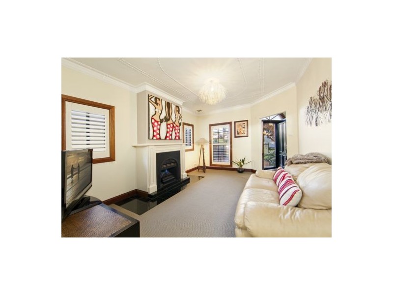 11 Surfers Parade, Freshwater NSW 2096