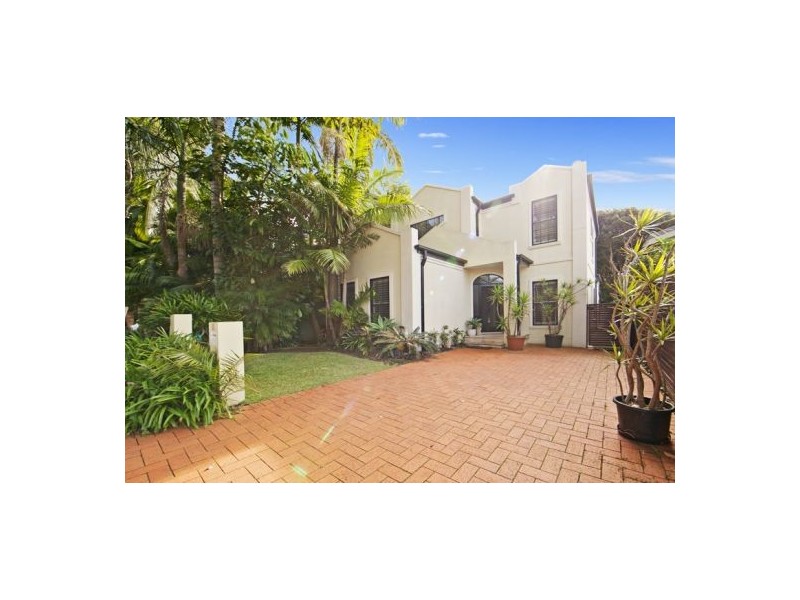 11 Surfers Parade, Freshwater NSW 2096