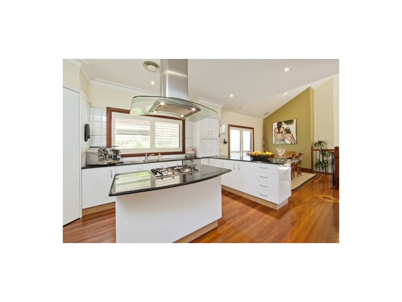 11 Surfers Parade, Freshwater NSW 2096