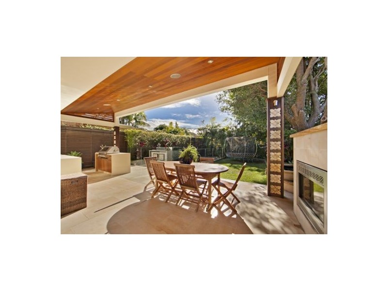 11 Surfers Parade, Freshwater NSW 2096