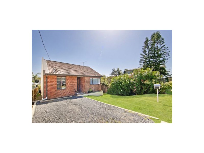 2 Adina Road, Curl Curl NSW 2096