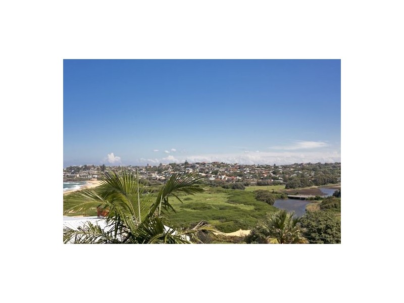 18 Taylor Street, North Curl Curl NSW 2099