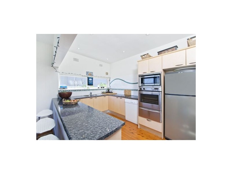 18 Taylor Street, North Curl Curl NSW 2099