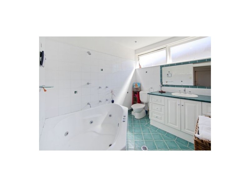 18 Taylor Street, North Curl Curl NSW 2099