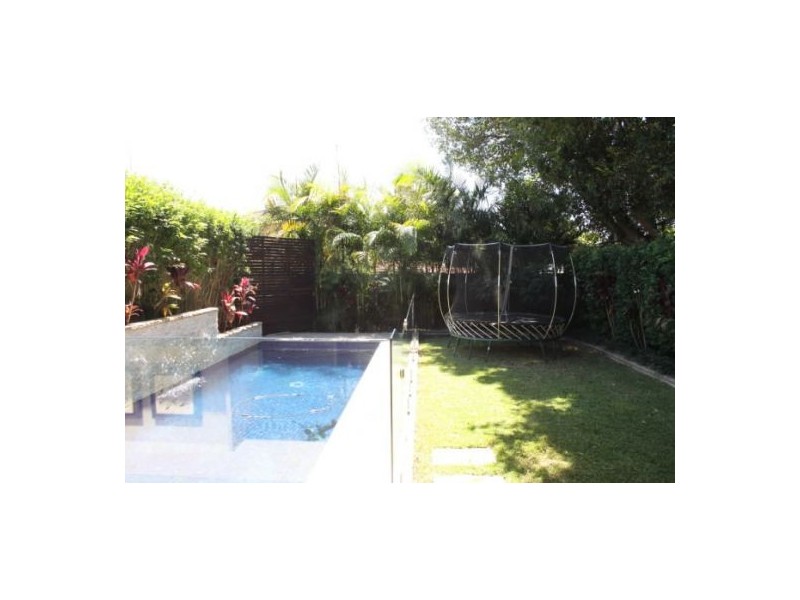 11 Surfers Parade, Freshwater NSW 2096