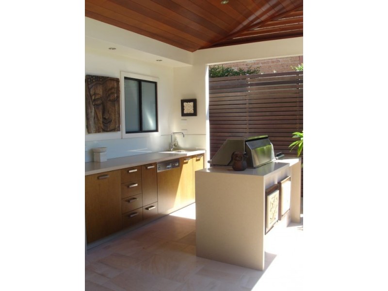 11 Surfers Parade, Freshwater NSW 2096