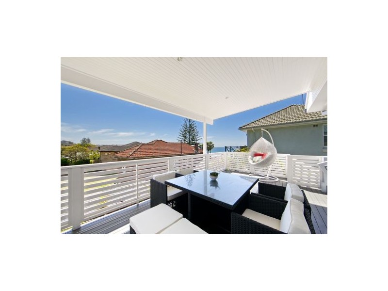 17 Beach Street, Curl Curl NSW 2096