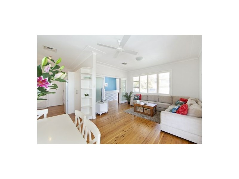 17 Beach Street, Curl Curl NSW 2096