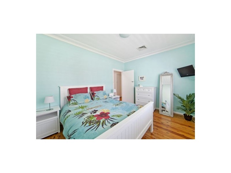 17 Beach Street, Curl Curl NSW 2096