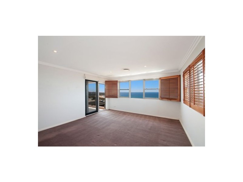 12 Seaview Avenue, Curl Curl NSW 2096