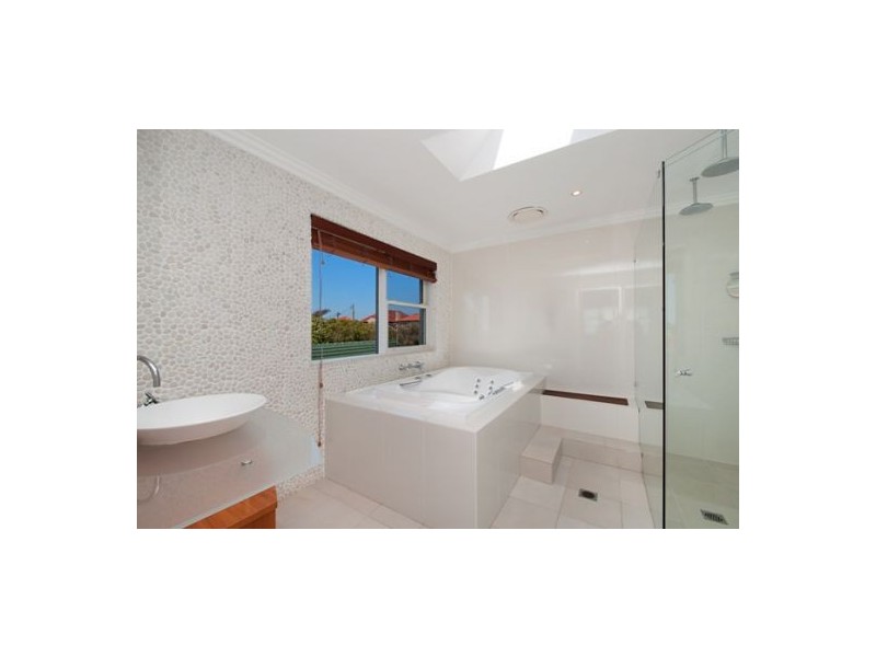 12 Seaview Avenue, Curl Curl NSW 2096