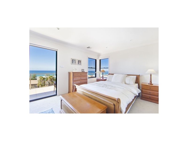 22 Gardere Avenue, Curl Curl NSW 2096