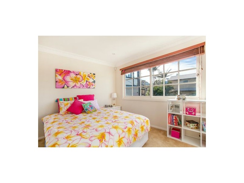 69 Griffin Road, North Curl Curl NSW 2099