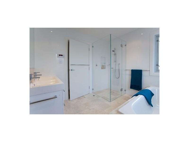 31 Stirgess Avenue, Curl Curl NSW 2096