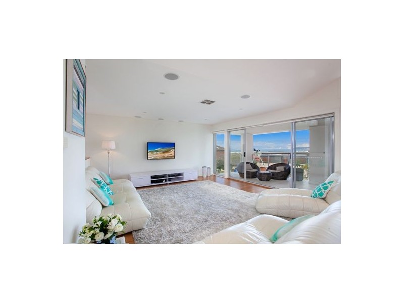 10 Parr Avenue, North Curl Curl NSW 2099