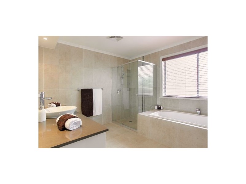 10 Parr Avenue, North Curl Curl NSW 2099