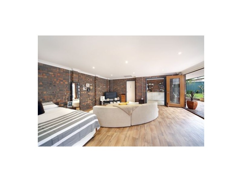 33 Queanbeyan Ave, Miranda NSW 2228