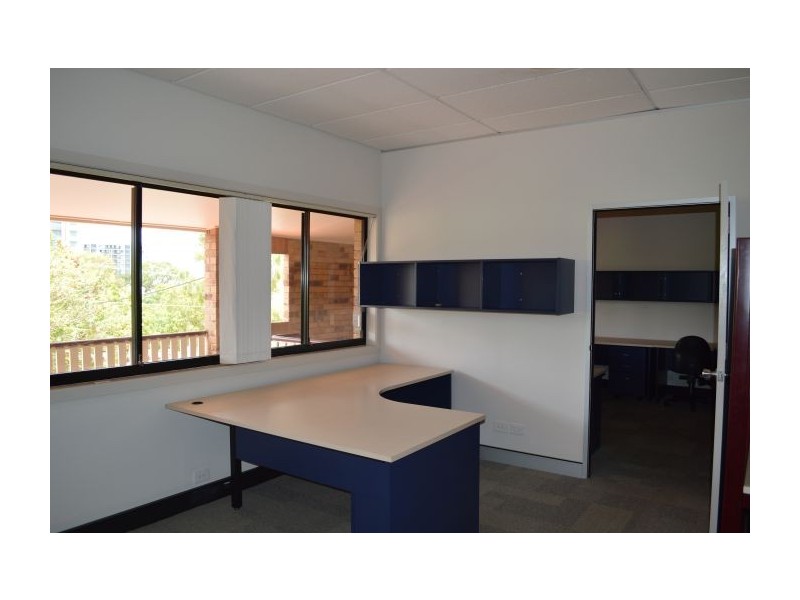 16 Vanessa Blvd, Springwood QLD 4127