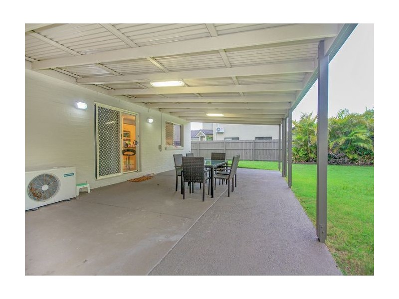 27 Karajini Crescent, Parkinson QLD 4115