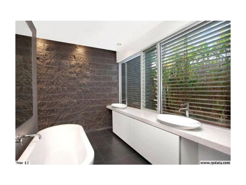 822 Legend Trail Road, Robina QLD 4226