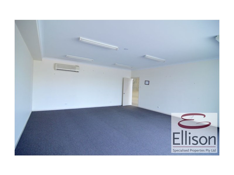 33 Nealdon Drive, Meadowbrook QLD 4131