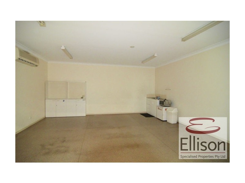 33 Nealdon Drive, Meadowbrook QLD 4131