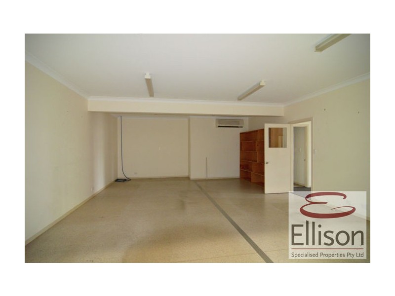 33 Nealdon Drive, Meadowbrook QLD 4131
