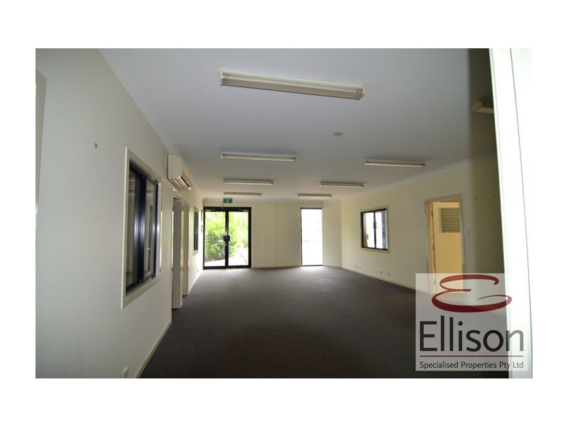 33 Nealdon Drive, Meadowbrook QLD 4131