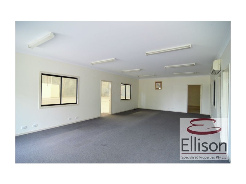 33 Nealdon Drive, Meadowbrook QLD 4131