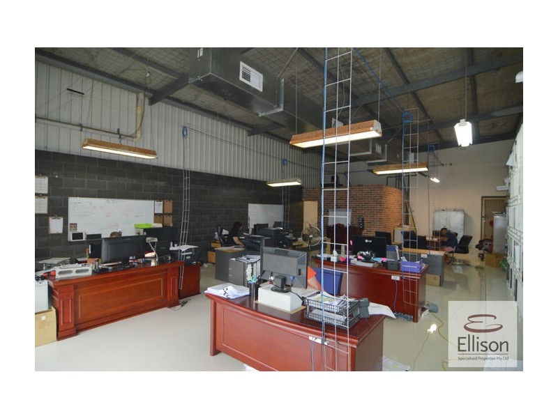 1A/207 Queens Road, Kingston QLD 4114