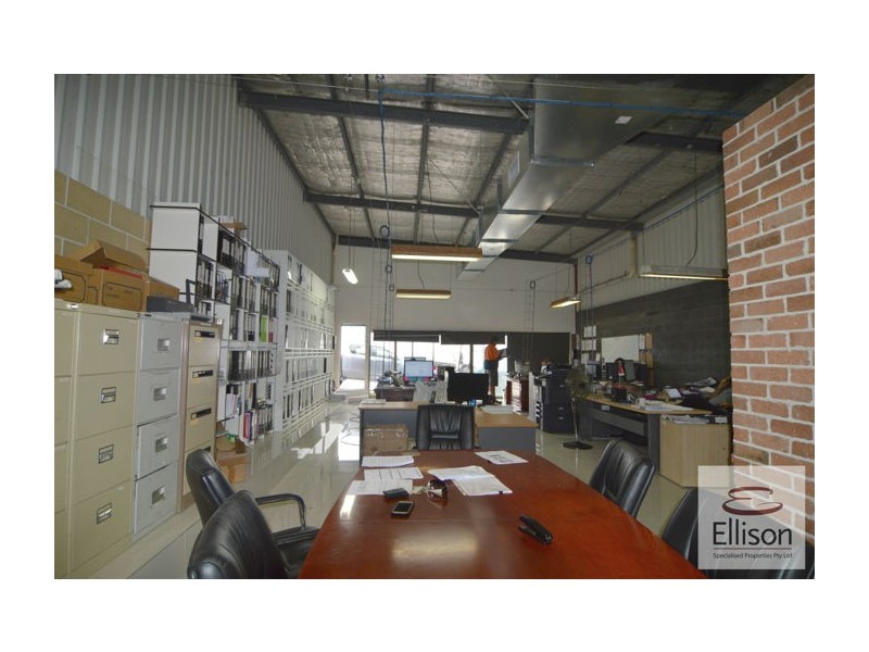 1A/207 Queens Road, Kingston QLD 4114