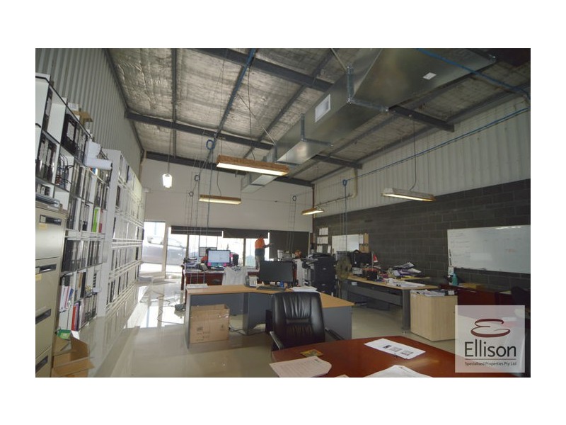 1A/207 Queens Road, Kingston QLD 4114