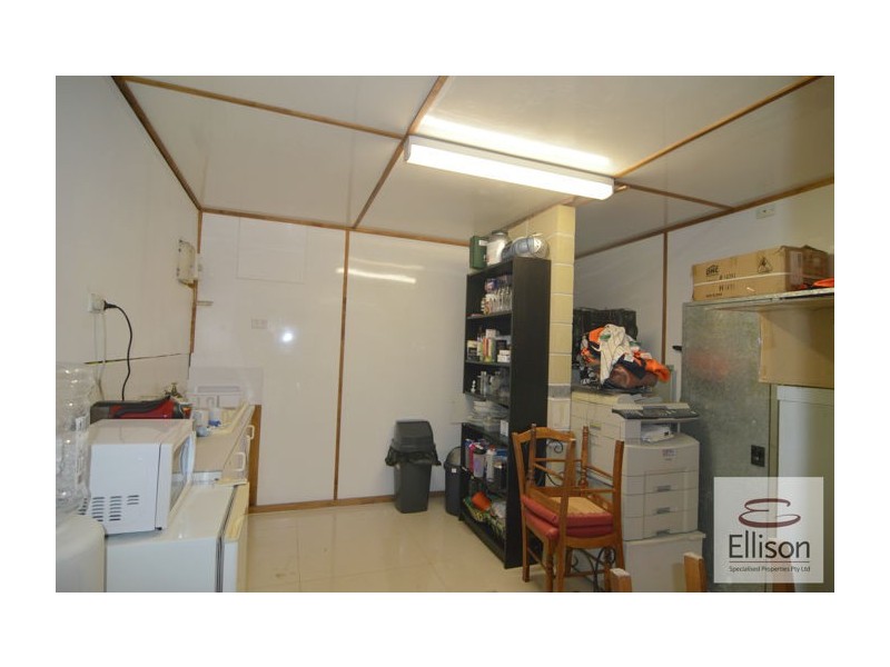 1A/207 Queens Road, Kingston QLD 4114