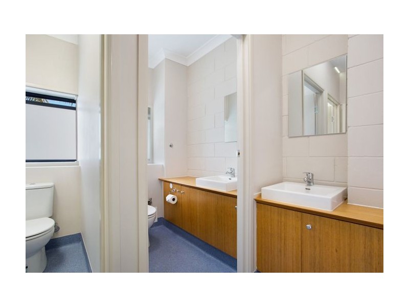 2/671 Pine Ridge Road, Arundel QLD 4214