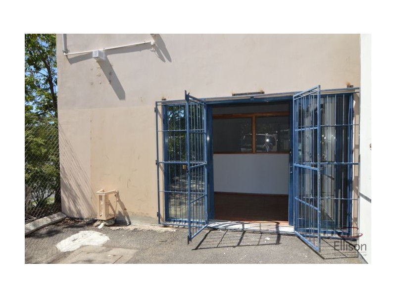 2/4 Olympic Circuit, Southport QLD 4215