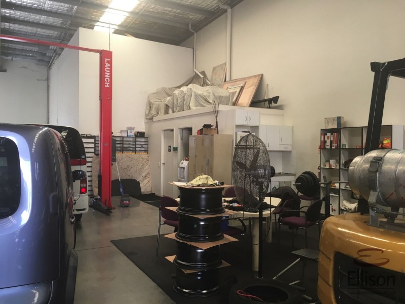 2/33 Meakin Road, Meadowbrook QLD 4131