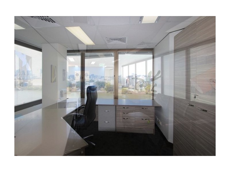6.04/303 Coronation Drive, Milton QLD 4064