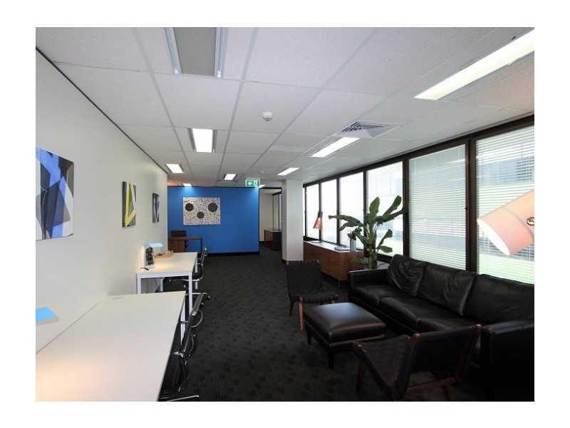 6.04/303 Coronation Drive, Milton QLD 4064