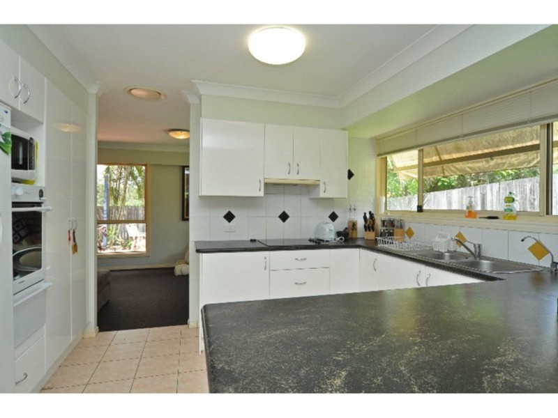 8 Sutton Court, Parkwood QLD 4214