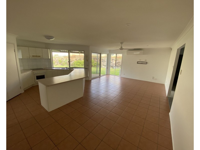 4/8 John Paul Drive, Daisy Hill QLD 4127