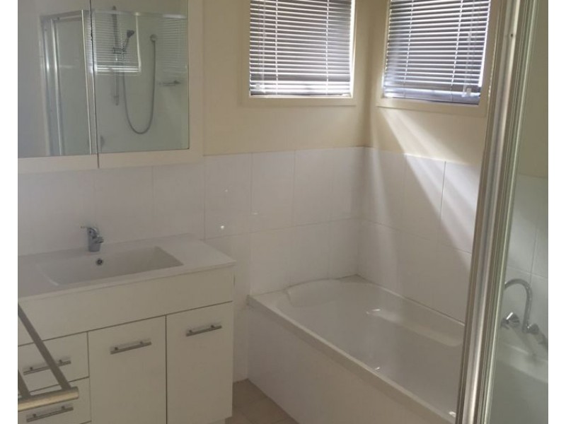 2/2 Auburn Court, Ormeau QLD 4208
