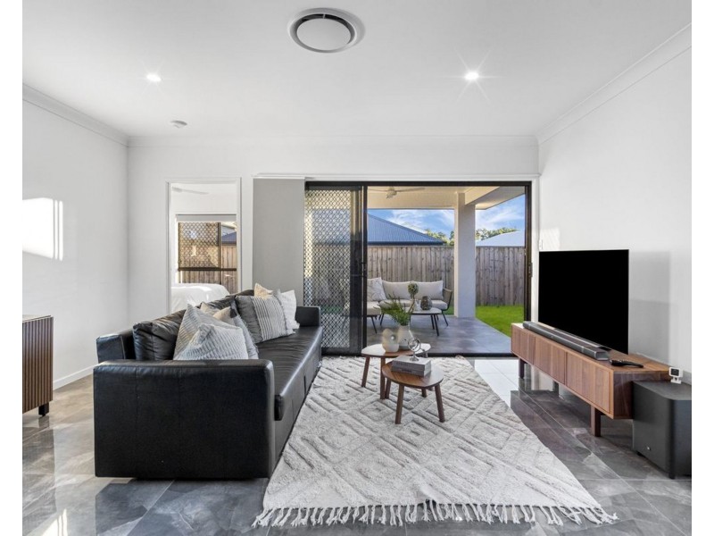 18 Banks Way, Logan Reserve QLD 4133