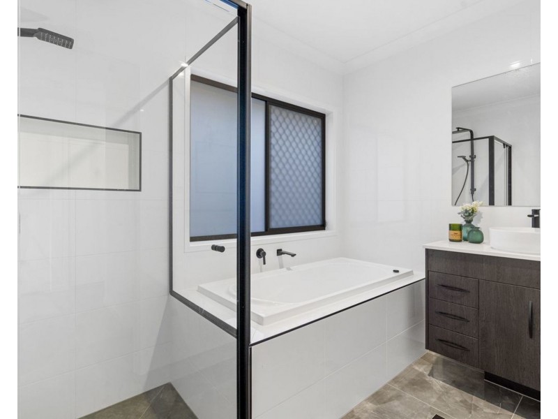 18 Banks Way, Logan Reserve QLD 4133