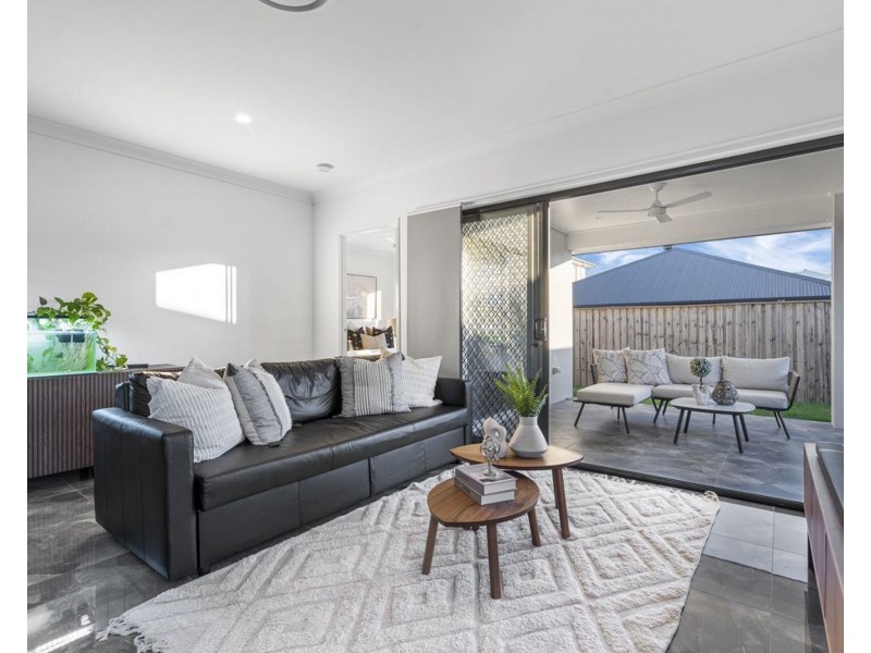 18 Banks Way, Logan Reserve QLD 4133