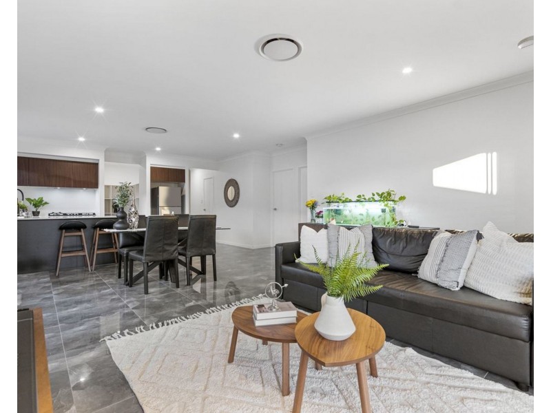 18 Banks Way, Logan Reserve QLD 4133