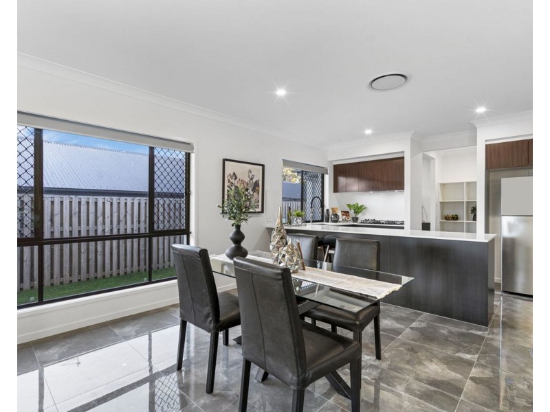 18 Banks Way, Logan Reserve QLD 4133