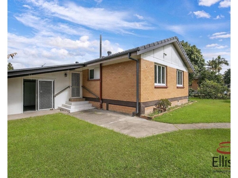 8 FADDEN STREET, Acacia Ridge QLD 4110