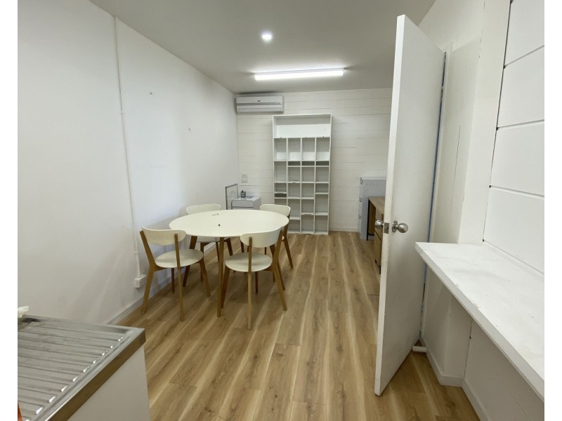 1/8 Flint Court, Varsity Lakes QLD 4227