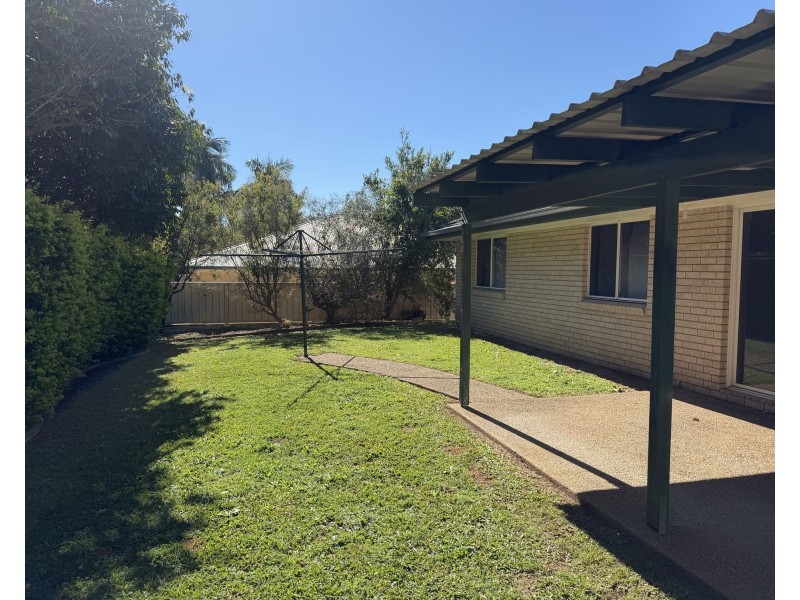 42 Boronia Avenue, Daisy Hill QLD 4127