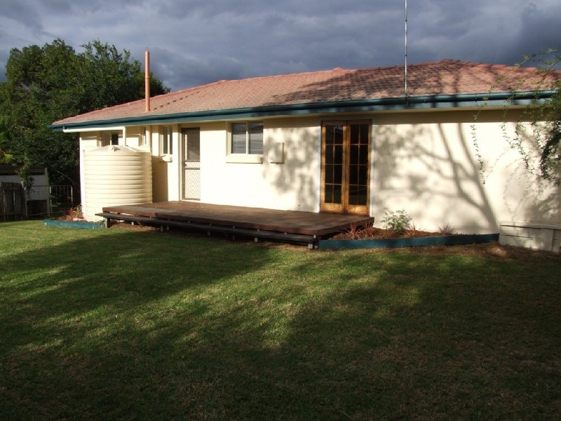 239 Mackenzie Street, Centenary Heights QLD 4350